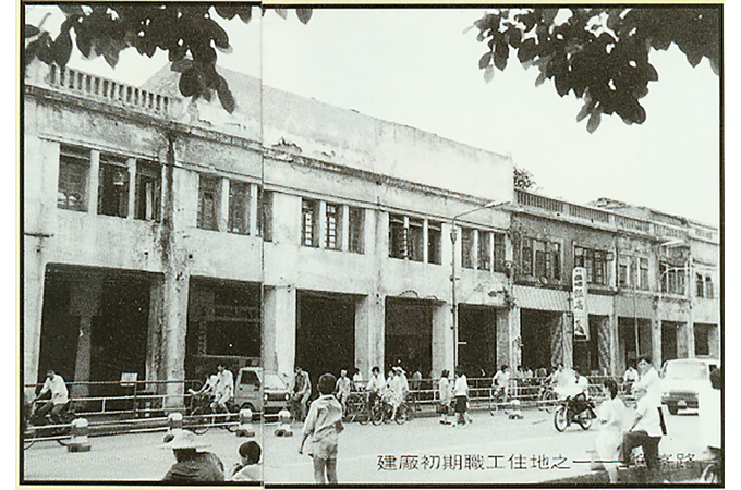 1958年，527名工人從上海等地來到柳州建廠扎根、白手起家，建造了柳工前身“柳州建筑機械制造廠”，標(biāo)志著柳工正式創(chuàng)建