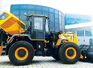 贊！CLG848H-4F輪式裝載機(jī)順利通過(guò)自治區(qū)工信廳驗(yàn)收
