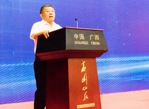 公司獲“廣西十佳企業(yè)” 曾光安獲“廣西十佳企業(yè)家”并發(fā)表主旨演講