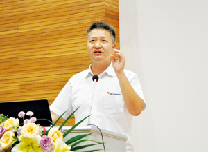 黃海波在2018年度質量月表彰會上強調：從心開始，讓客戶滿意，讓柳工揚名！