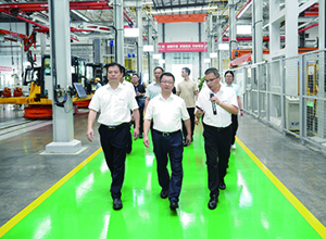 工業(yè)和信息化部電子信息司副司長史惠康一行到柳工開展調(diào)研