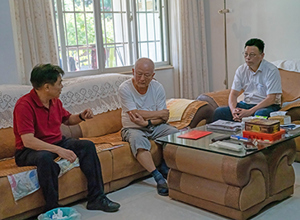 柳州市國慶節前到公司慰問全國勞動模范